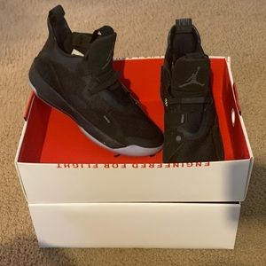 Men’s Jordan 33s- excellent condition!!